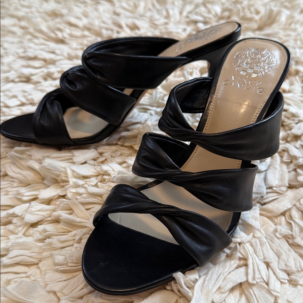 Vince Camuto black leather heels - Picture 8 of 8